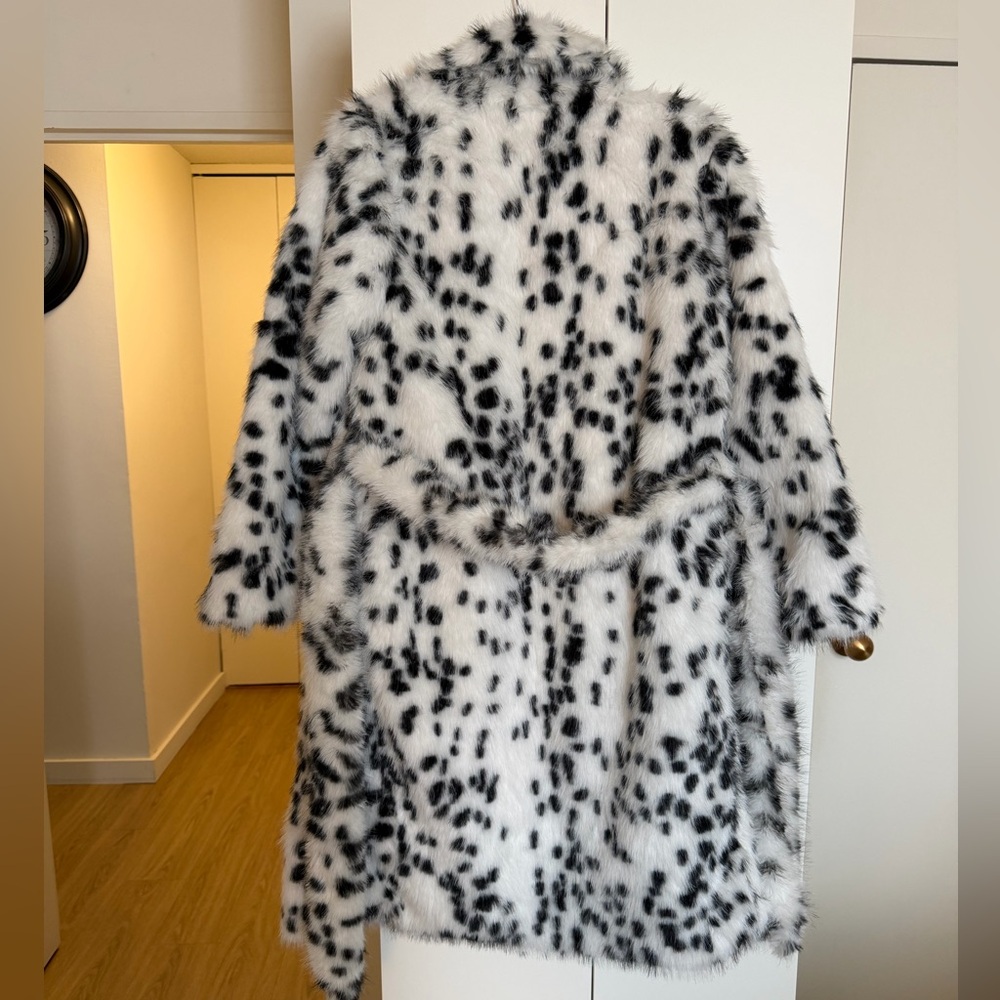 Vegan-Friendly Faux Fox Fur Oversized Coat w/ Dalmation Print - Picture 9 of 14